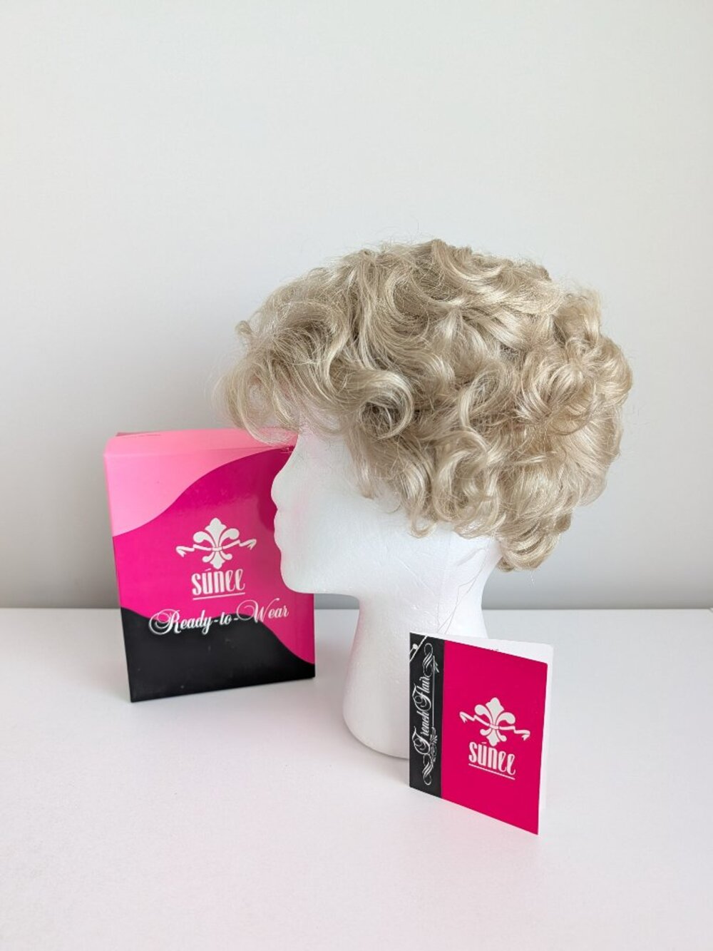 Sunee French Flair Wig SKE-5 EVA Color 22 Blonde Synthetic Kanekalon New w Box